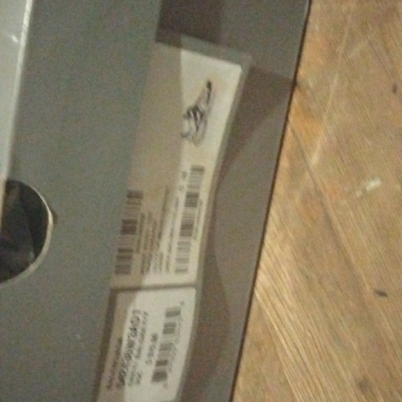 Shoew - Picture 2 of 2